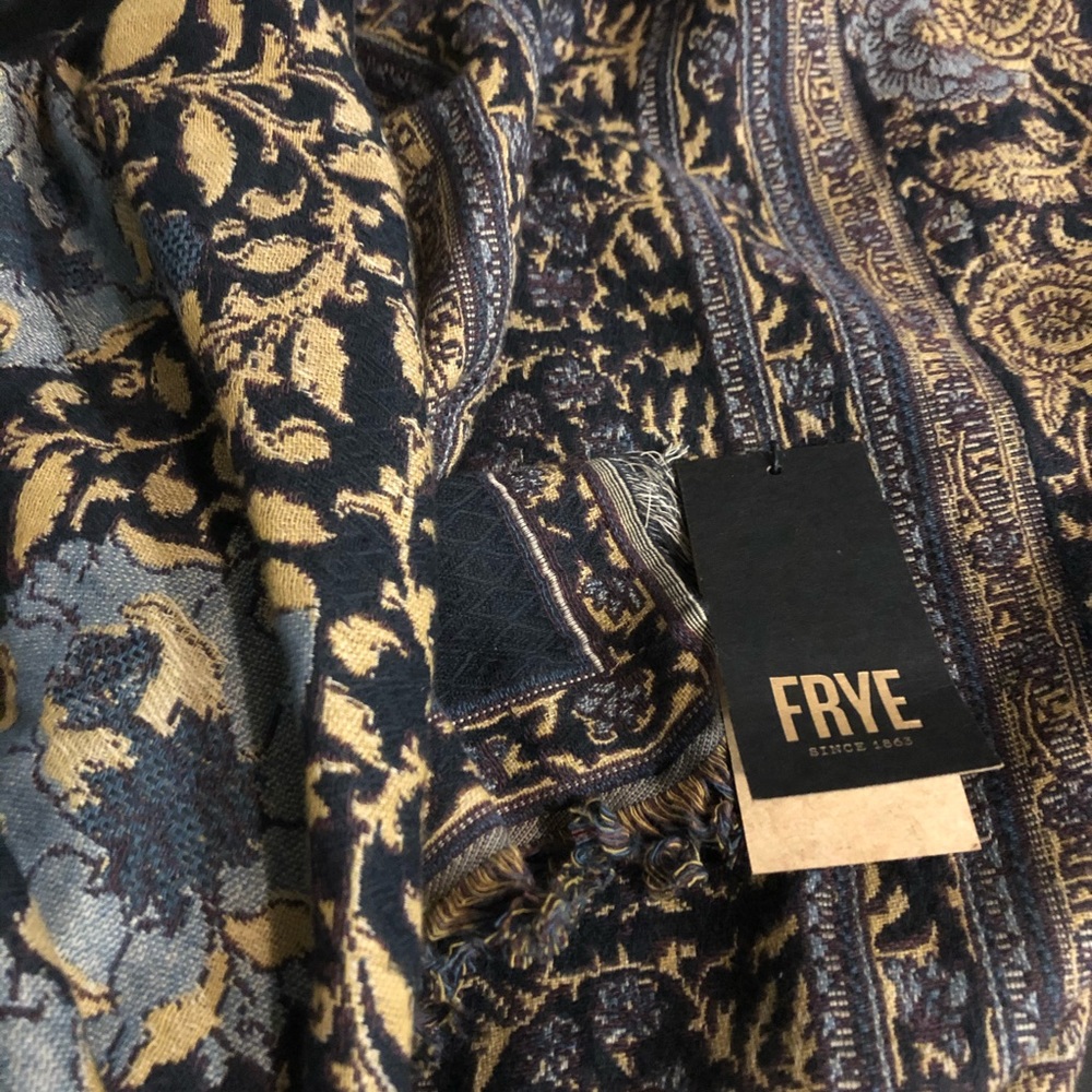 NWT Frye Scarf
